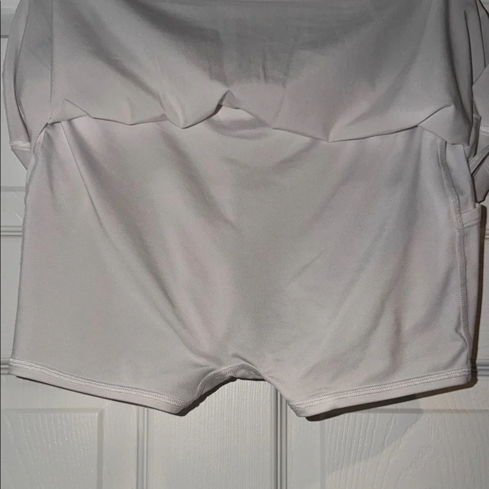 ALO Yoga Black and Cream Skirt